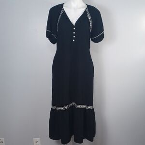 OLD NAVY crinkle swing black maxi dress w/ pockets & embroidered accents. Medium
